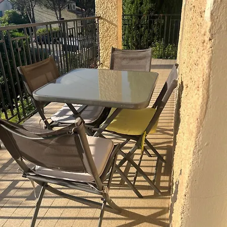 T2 Lumineux Avec Terrasse Proche Du Tram Apartment Le Cres Exterior photo