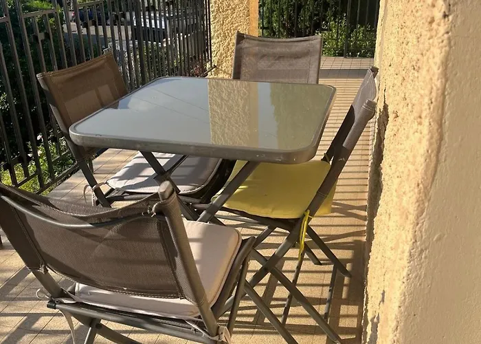 T2 Lumineux Avec Terrasse Proche Du Tram
